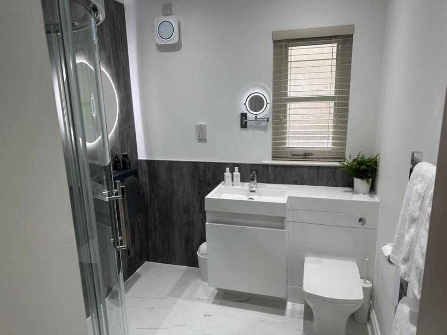 Premium Executive Apartment In Dunfermline Exterior photo