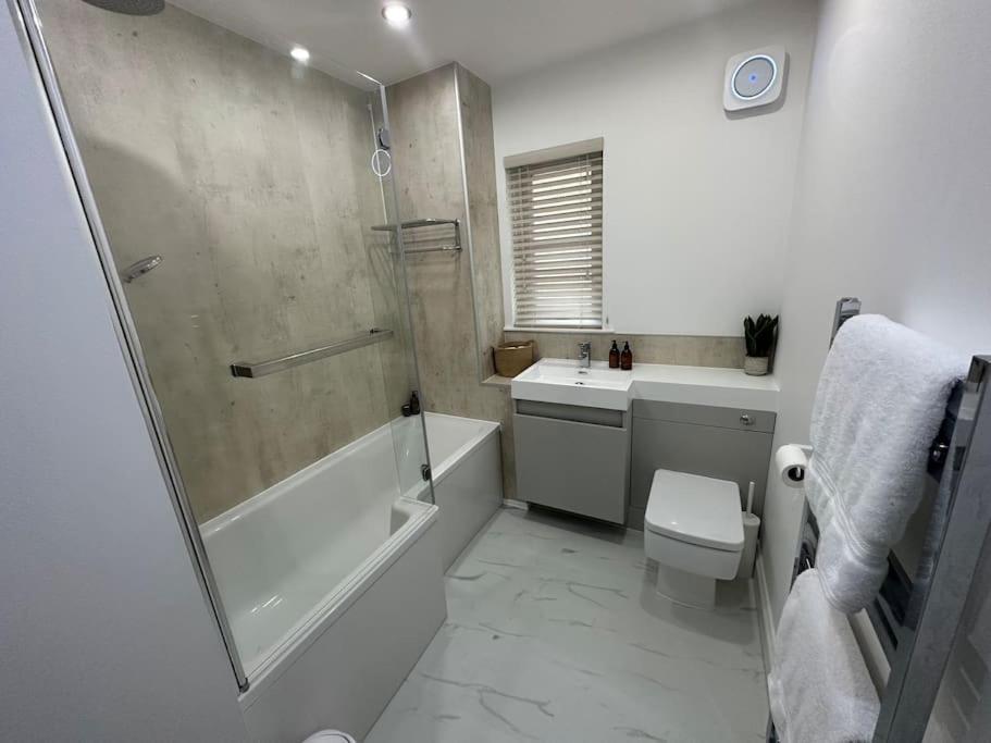 Premium Executive Apartment In Dunfermline Exterior photo
